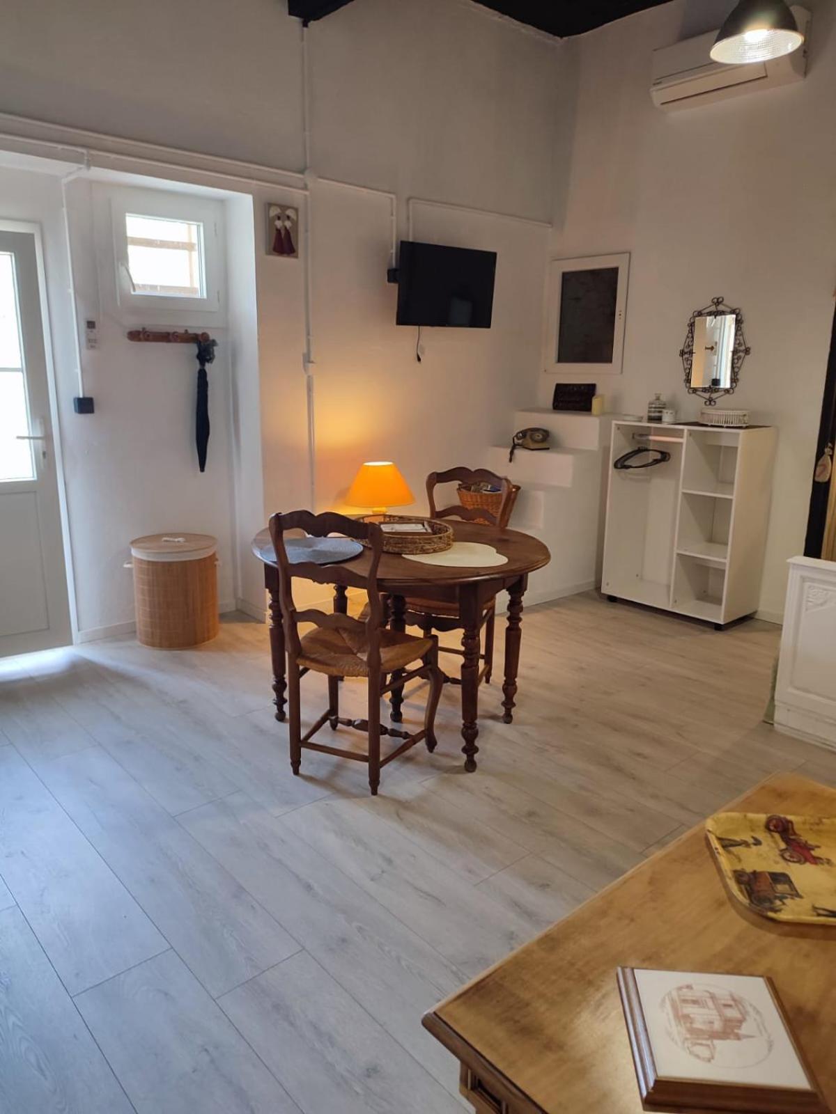 Les Oliviers Apartment Caumont-sur-Durance Bagian luar foto